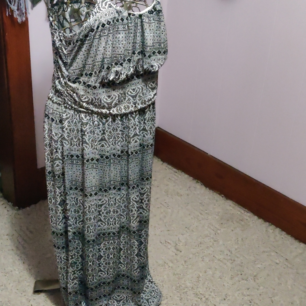 Dress - Picture 2 of 5